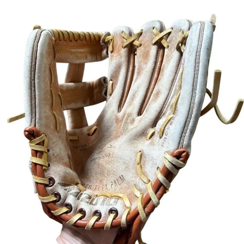 Mizuno MM5050 Max Flex Professional Model RHT 12” Baseball Glove
